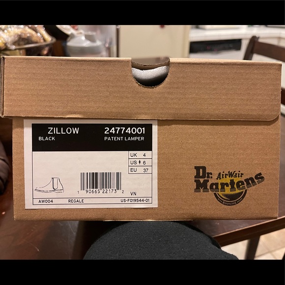 NEVER WORN NEW Doc Martens - Picture 7 of 7